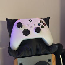 Carregar imagem no visualizador da galeria, Suporte de Travesseiro: Acessório para Controle Xbox