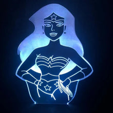 Carregar imagem no visualizador da galeria, Luminária Mulher Maravilha - DC Comics