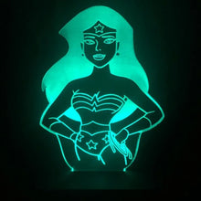 Carregar imagem no visualizador da galeria, Luminária Mulher Maravilha - DC Comics
