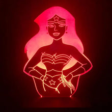 Carregar imagem no visualizador da galeria, Luminária Mulher Maravilha - DC Comics
