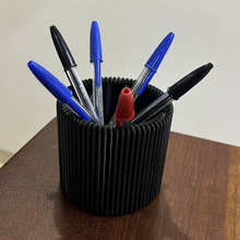 Carregar imagem no visualizador da galeria, Porta-Caneta Moderno com Design Canelado - Decoração
