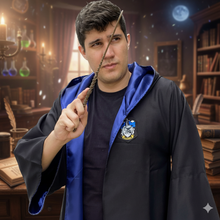 Carregar imagem no visualizador da galeria, Fantasia Harry Potter Corvinal – Capa Hogwarts com Varinha, Cachecol e Óculos
