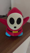 Carregar e reproduzir vídeo no visualizador da galeria, Boneco Shy Guy Super Mario - Decoração
