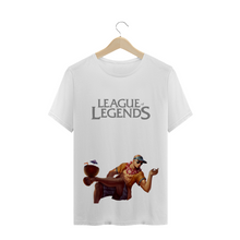 Carregar imagem no visualizador da galeria, Camiseta Lee Sin Curtindo o Verão League of Legends - WGs Geek
