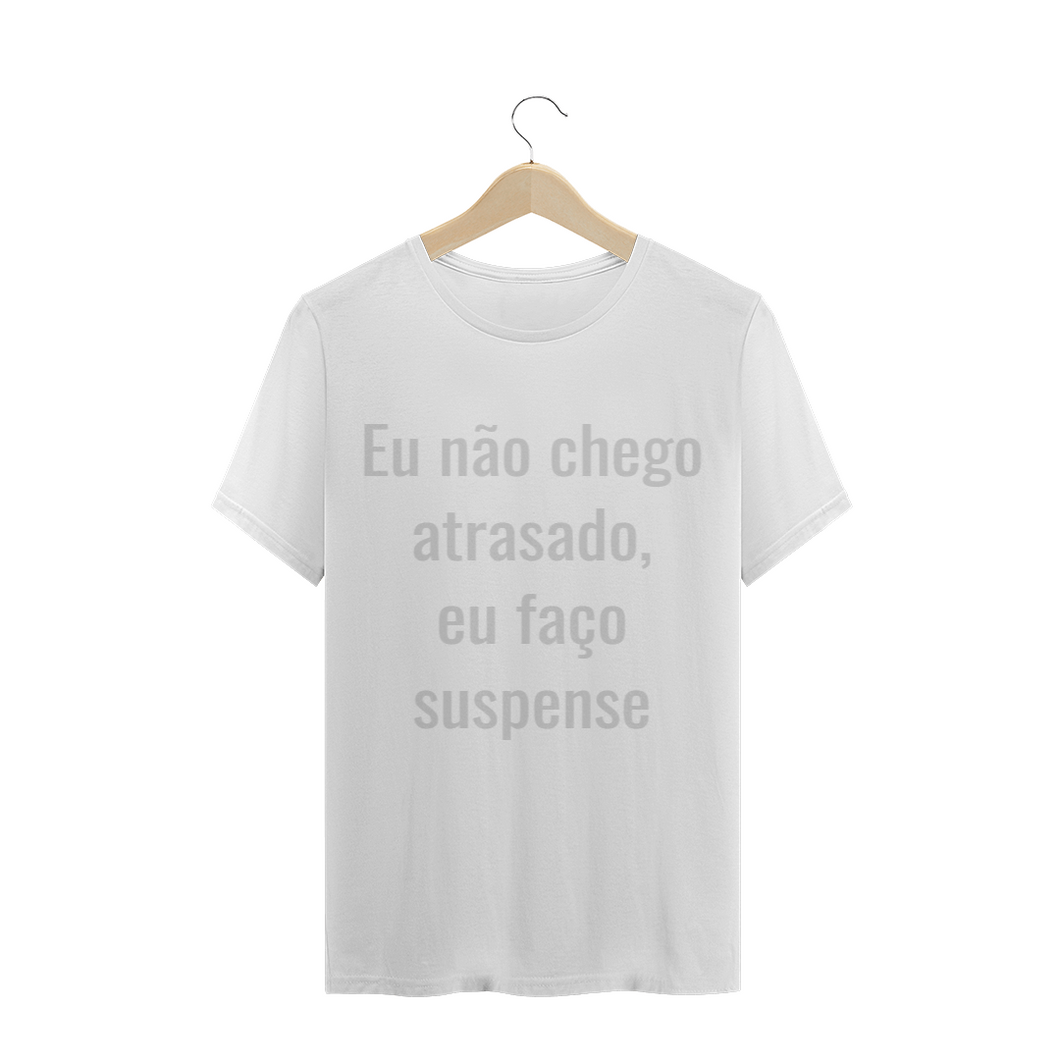 Camiseta Criativa Eu Não Chego Atrasado eu Faço Suspense - WGs Geek
